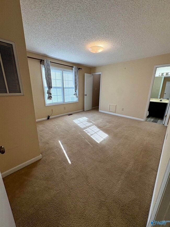 Building Photo - 317 Chateau Dr SW