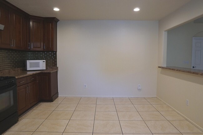 Building Photo - 31510 Avenida Del Padre