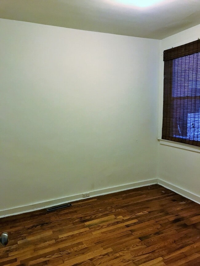 Building Photo - VERY NICELY DONE OAKLAND HOUSE AVAILABLE AUGUST 2026!