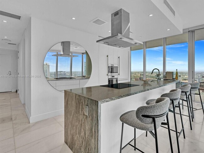 Building Photo - 700 NE 26th Terrace