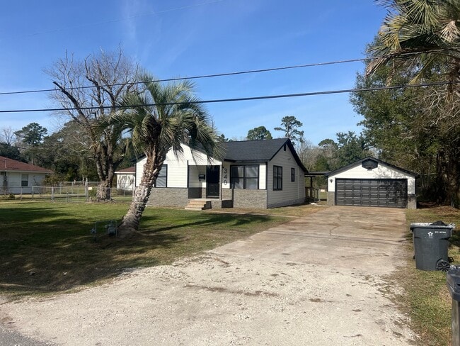 Building Photo - 340 Meadow Dr