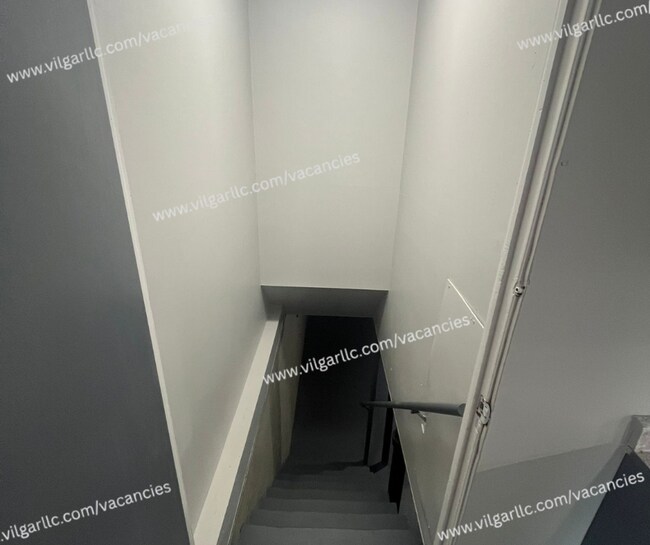 Building Photo - 3 Large Bedrooms • 1 Bathroom home in Gary, IN