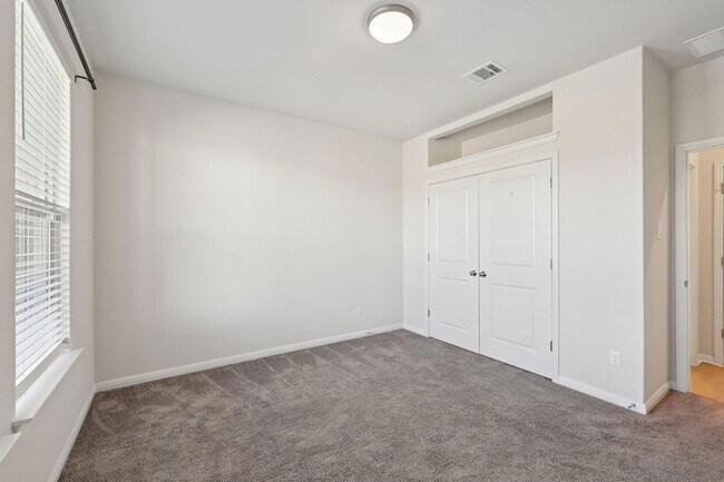 Building Photo - 308 Castlefields St