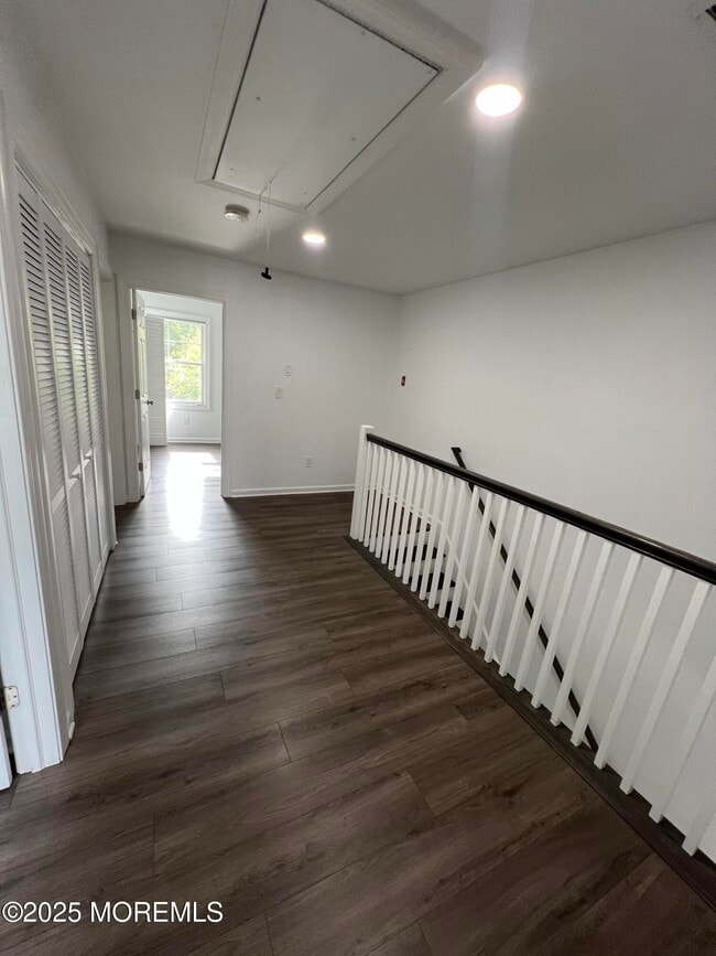 Building Photo - 8 Ravine Dr