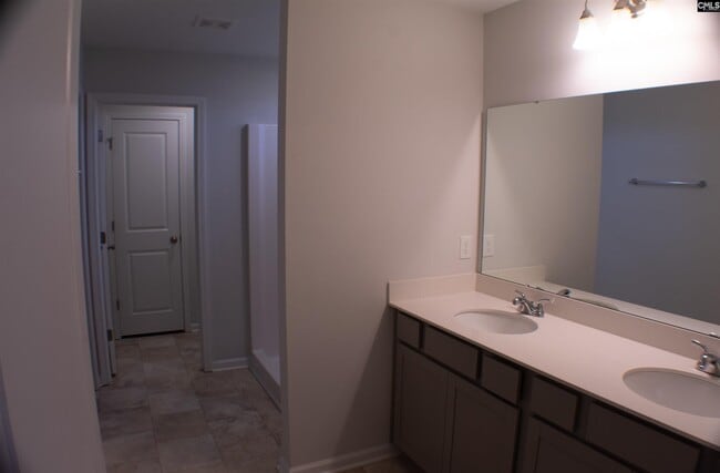 Building Photo - 1074 Begonia Dr