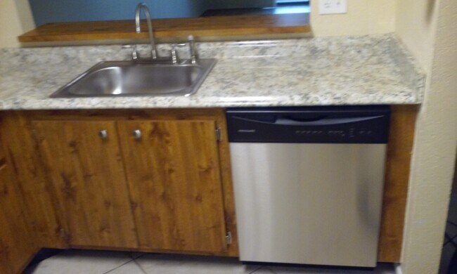 Building Photo - 7113 Golf Colony Ct