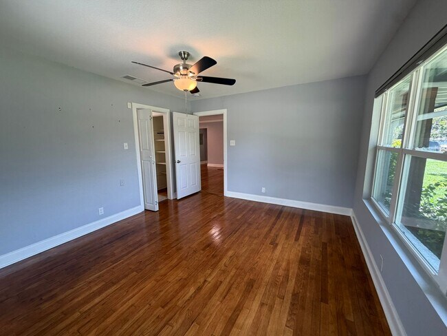 Building Photo - 2555 W Kings Hwy