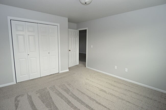 Building Photo - Beautiful 4 bed 2 bath Townhome for rent!