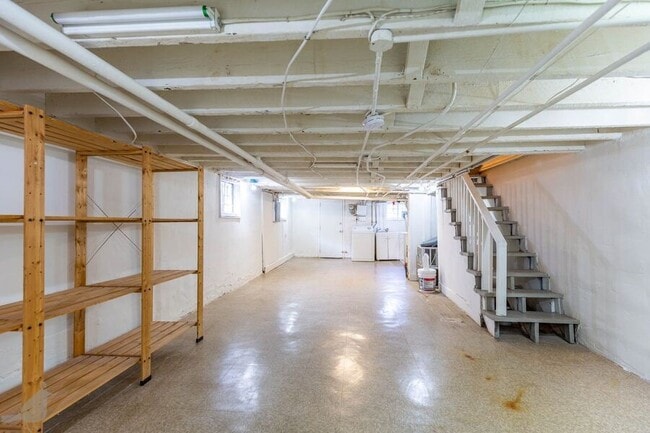 Building Photo - 110 Todd Pl NE