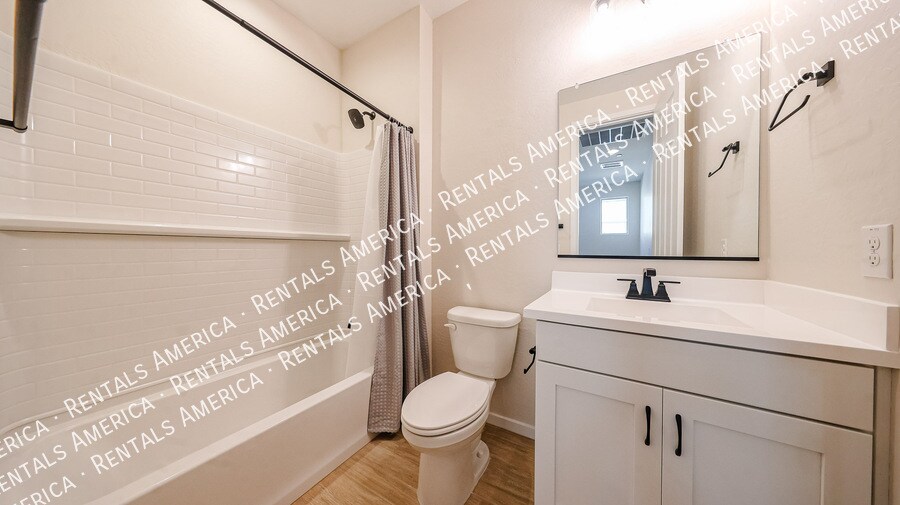 Building Photo - 2858 N Evergreen St