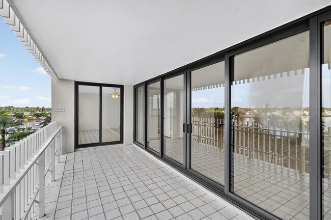 Building Photo - 1 Grove Isle Dr