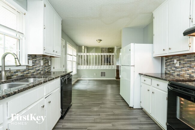 Building Photo - 5565 Westberry Ln