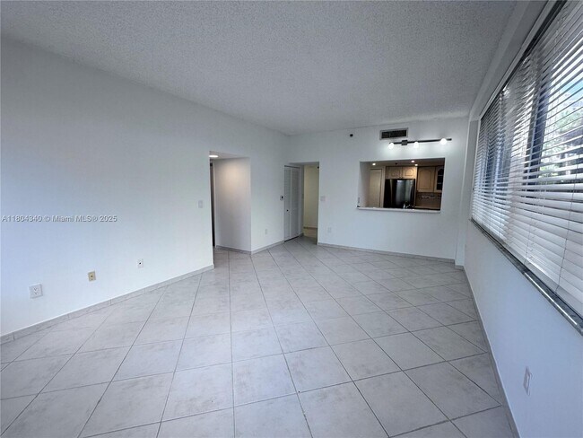 Building Photo - 540 Brickell Key Dr