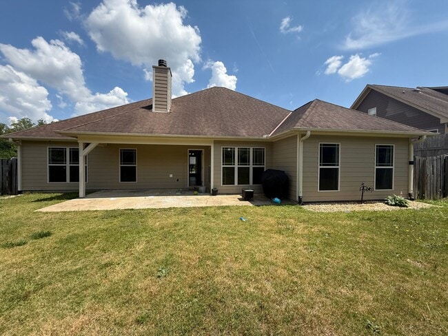 Building Photo - 3/2 1-level Phenix City home