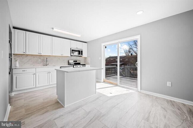 Building Photo - 631 Charraway Rd