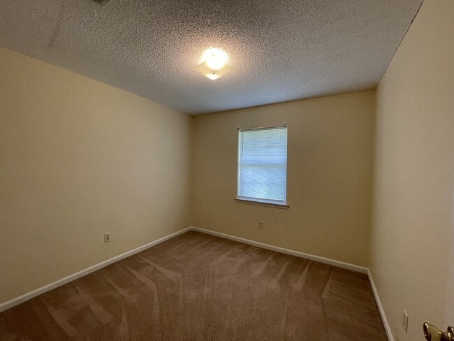 Building Photo - House for Rent
