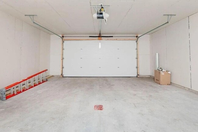 Building Photo - 1517 KEYSTONE CIR NE