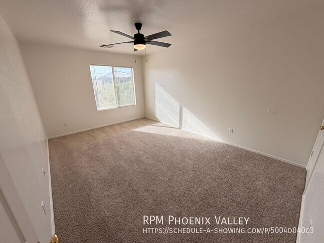 Building Photo - 422 E Saddle Way