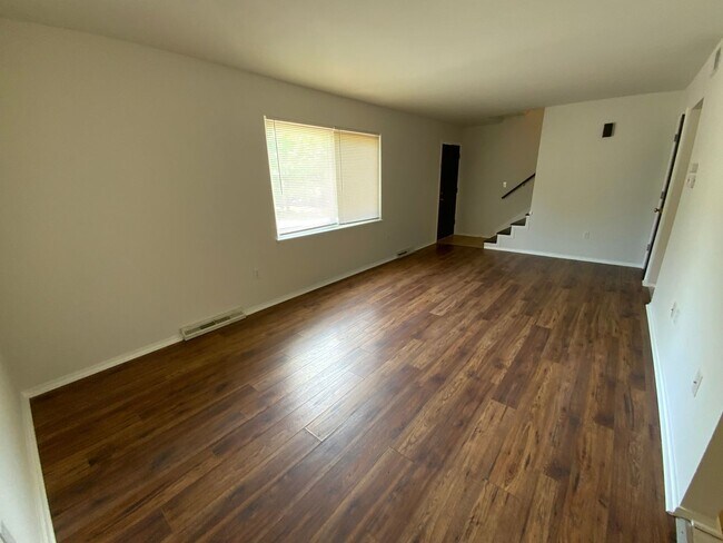 Building Photo - 409-411 Brewer Dr