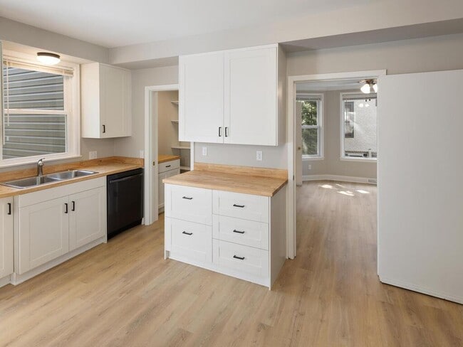 Kitchen - 3237 Hennepin Ave