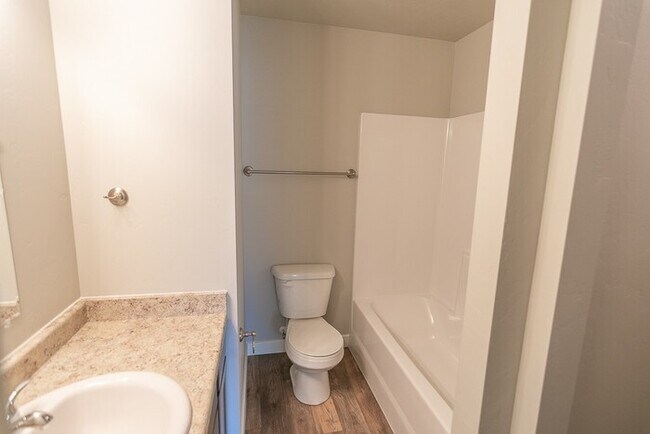 Building Photo - Beautiful Bridgestone Crossing Townhome