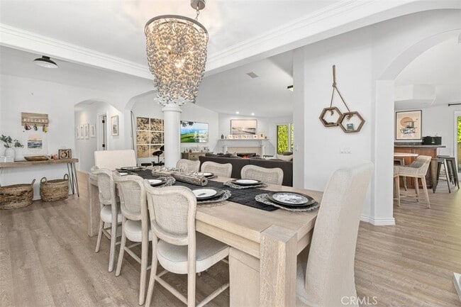 Building Photo - 600 Cliff Dr