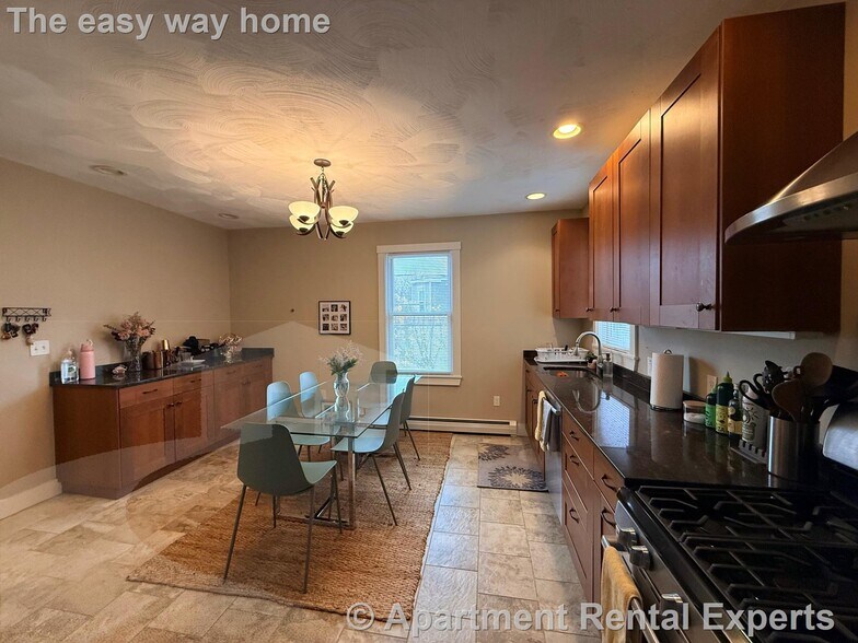 Primary Photo - 119 Central St