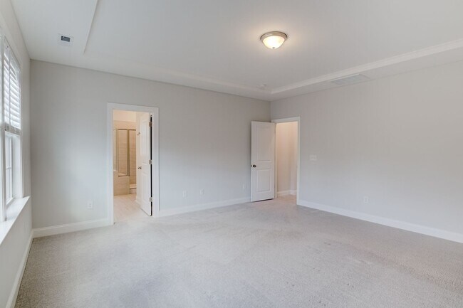 Building Photo - Light & Bright 4BR 3BA house in Tryon, Wak...