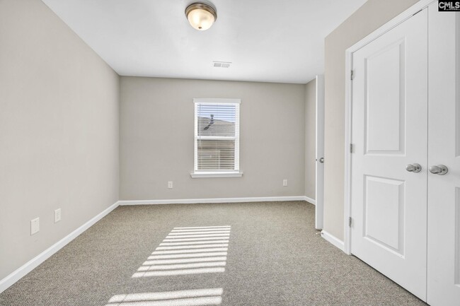 Building Photo - 135 Hunters Grove Dr