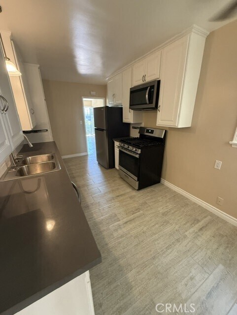 Building Photo - 1002 N Glenoaks Blvd