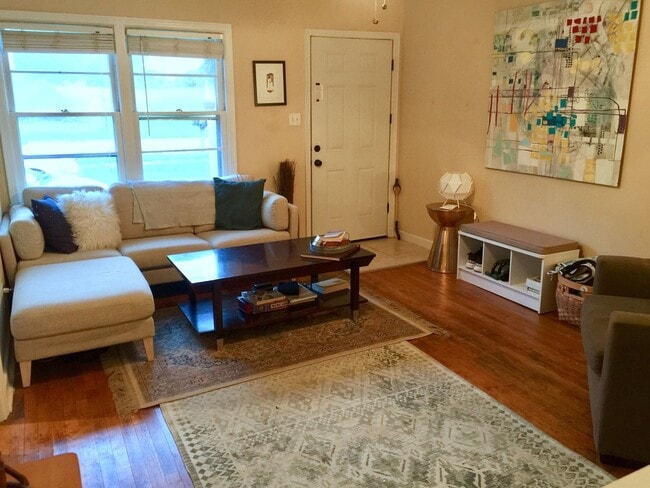 Building Photo - Two Bed / One Bath - Very Convenient Unit for Rent in Brandon