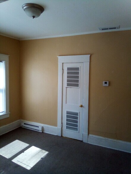 Building Photo - 2705 E Market St