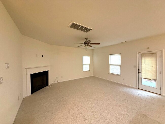 Building Photo - Spacious 4BR Home with Large Fenced Yard & Prime Location