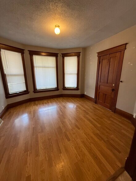 Building Photo - 2566 Hoard St