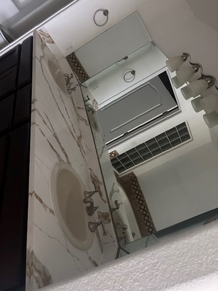 Building Photo - 211 Moser Ave