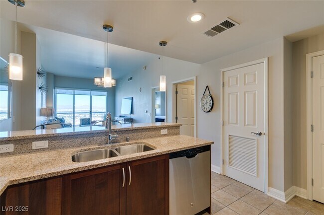 Building Photo - 150 S Las Vegas Blvd