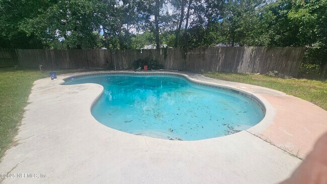 Building Photo - 2612 Bottomridge Dr