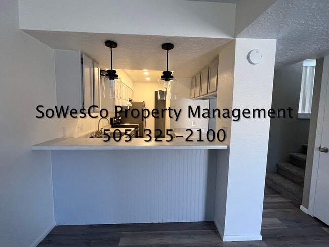 Building Photo - Beautifully Remodeled Condo (with seasonal pool upon availability)