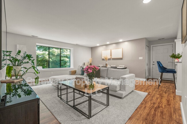 Building Photo - 5511B Aberdeen Dr
