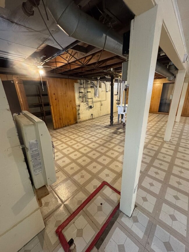 Building Photo - Large Ranch Style Home for Rent with Attached 2 car garage