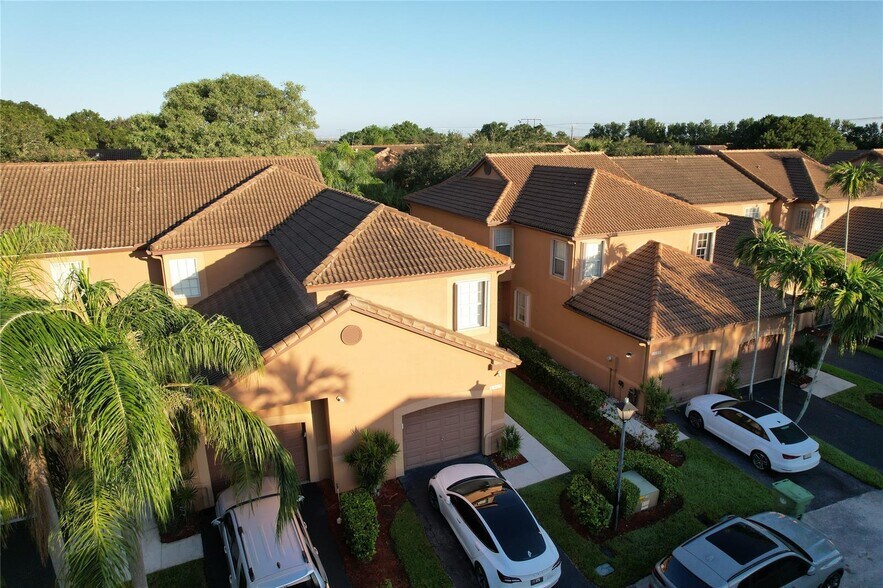 Building Photo - 1549 Barcelona Way