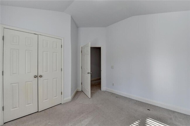 Building Photo - 2104 Nelms Pointe Landing