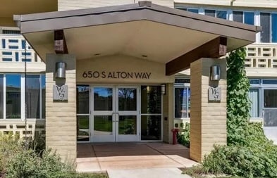 Condo on top, 4th floor - 650 S Alton Way