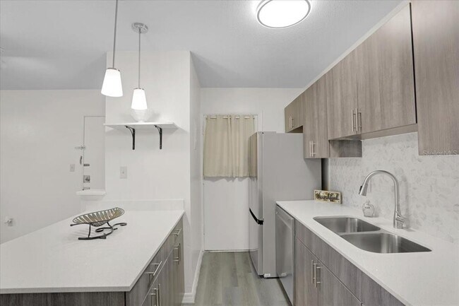 Building Photo - 1700 SW 16th Ct