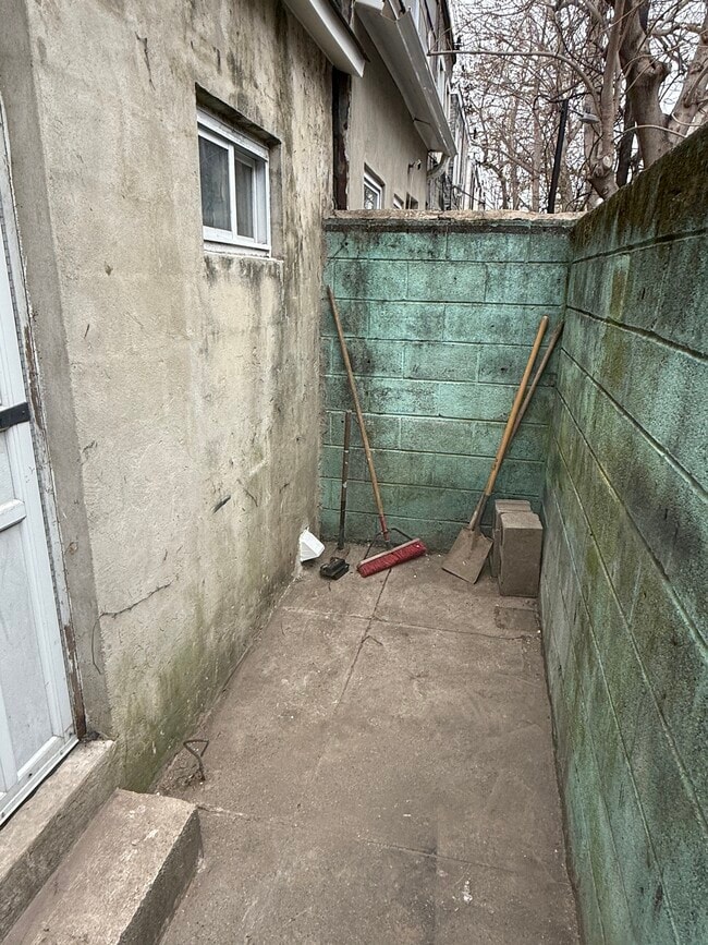 Building Photo - 2329 N Cleveland St