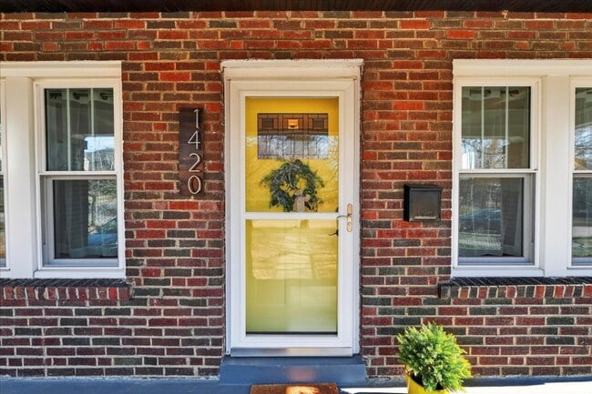 Building Photo - 1420 Bredell Ave