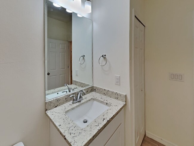 Building Photo - 26113 Northern Cross Rd