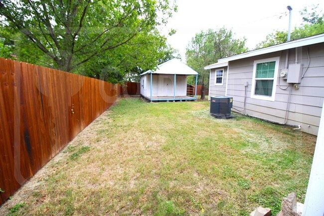 Building Photo - 205 E Vardeman Ave