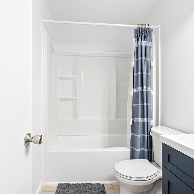 Building Photo - 449 N Donahue Dr