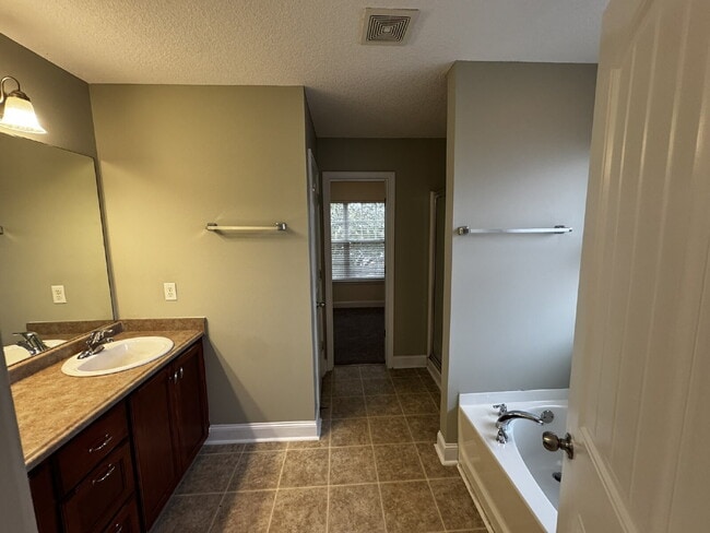 Building Photo - House for Rent